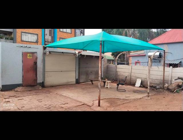 11 BEDROOM HOUSE FOR SALE IN YEOVILLE